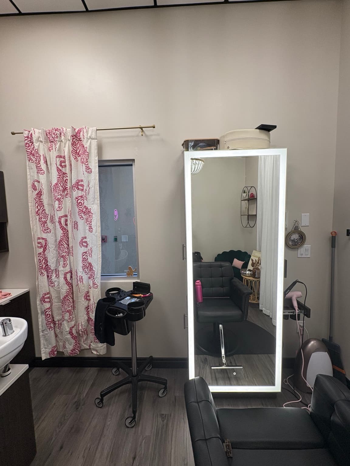 ColorBar Salon Suite styling station